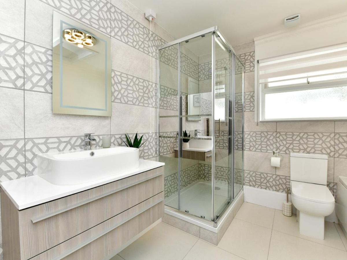 Pass The Keys Newly Refurbished Modern Bungalow - Pets Welcome Villa Swansea Exterior foto