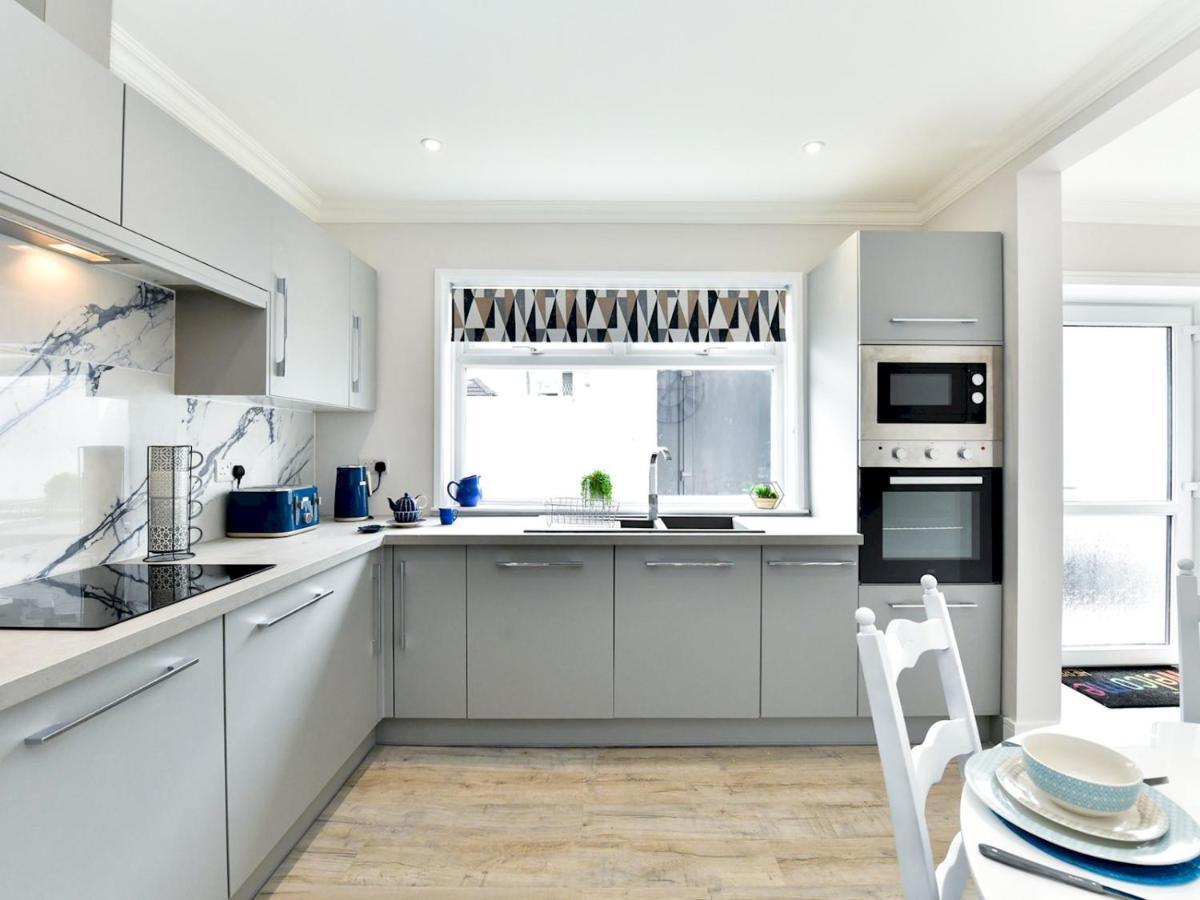 Pass The Keys Newly Refurbished Modern Bungalow - Pets Welcome Villa Swansea Exterior foto